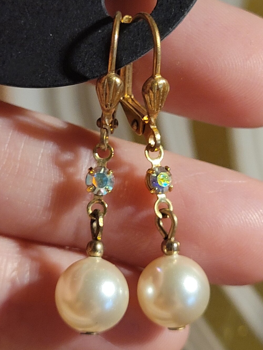 Vintage Gold-Tone Pearl Drop Earrings with Aurora Crystal Accent